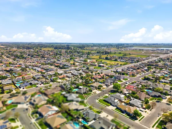 $479,000 | 1332 Lincoln Lane, Lemoore, CA 93245