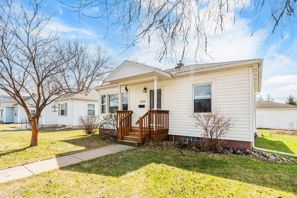 2134 Redfield Street La Crosse, WI 54601 - Photo 2 of 37 DSC02822