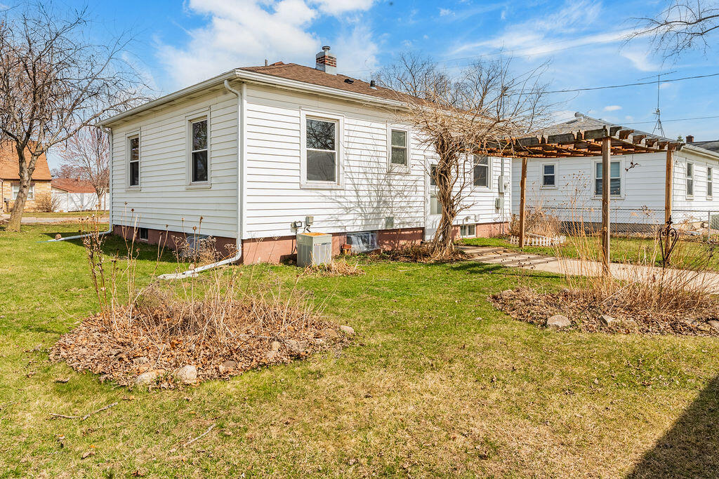 2134 Redfield Street La Crosse, WI 54601 - Photo 30 of 37 DSC02832