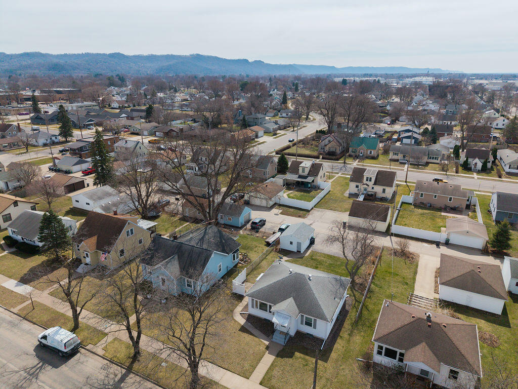 2134 Redfield Street La Crosse, WI 54601 - Photo 3 of 37 DJI_20260329123204_0796_D