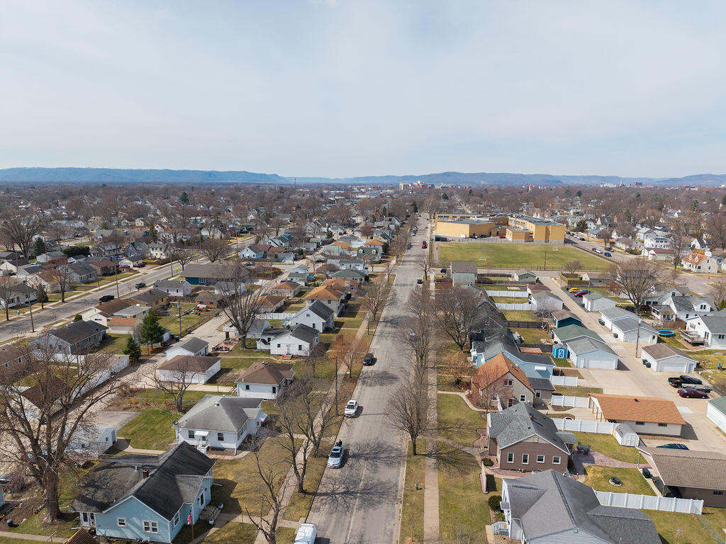 2134 Redfield Street La Crosse, WI 54601 - Photo 37 of 37 DJI_20260329123249_0798_D
