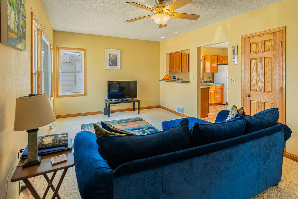 2134 Redfield Street La Crosse, WI 54601 - Photo 5 of 37 DSC02734