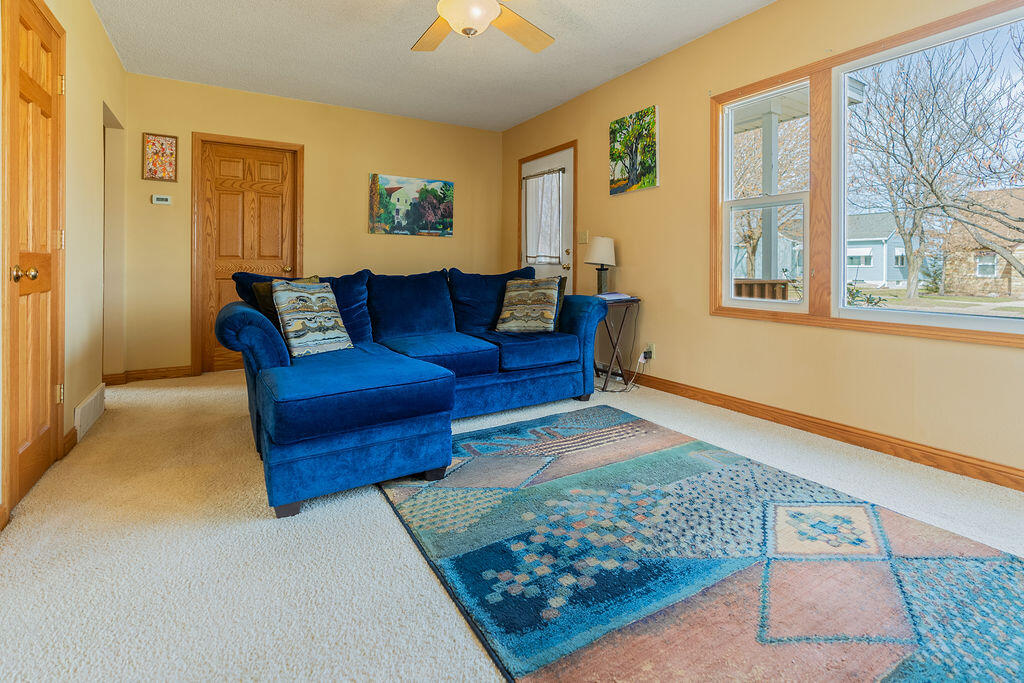 2134 Redfield Street La Crosse, WI 54601 - Photo 8 of 37 DSC02749