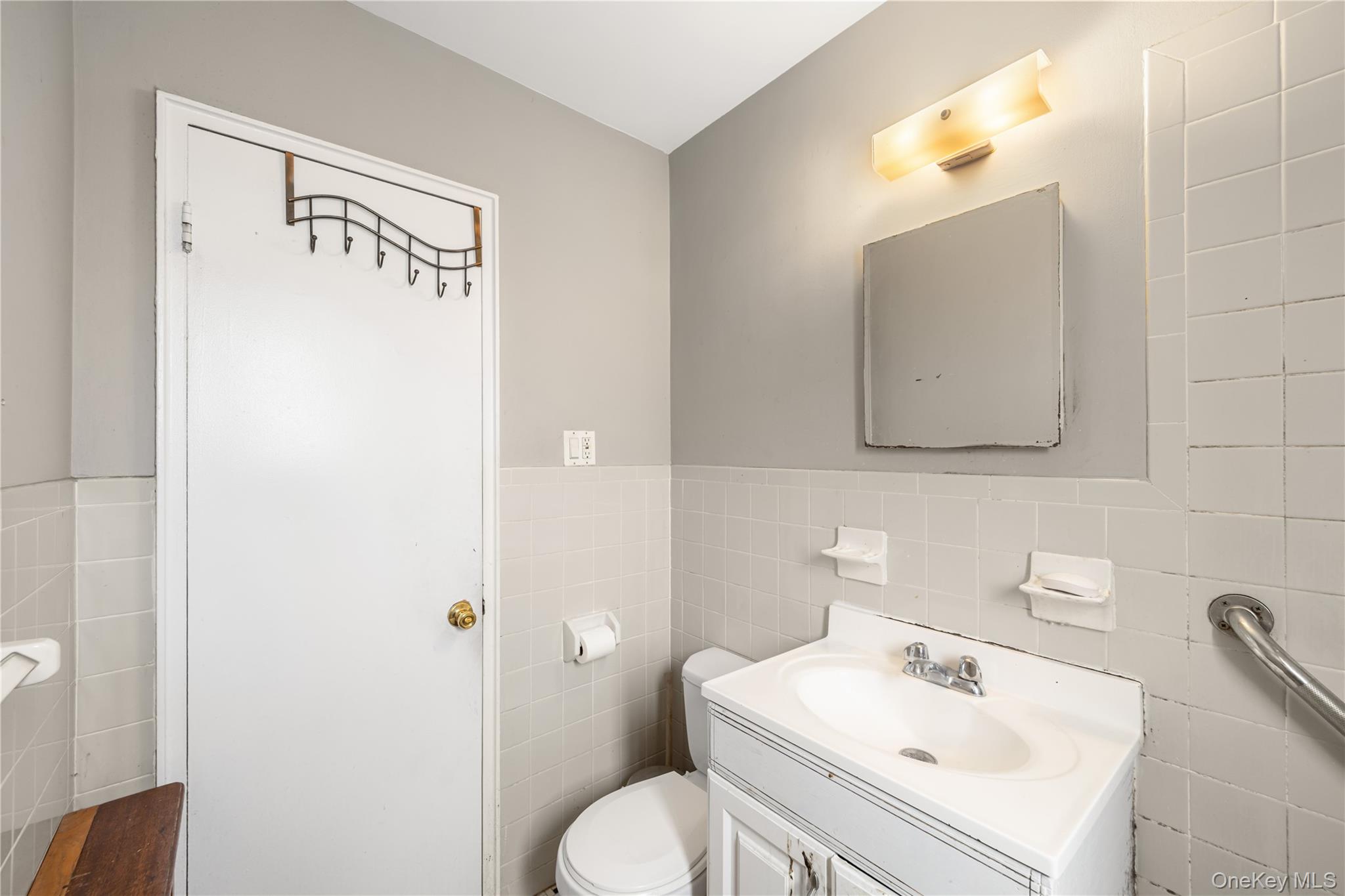 225-08 Stronghurst Avenue, Unit UPPR Queens, NY 11427 - Photo 9 of 15
