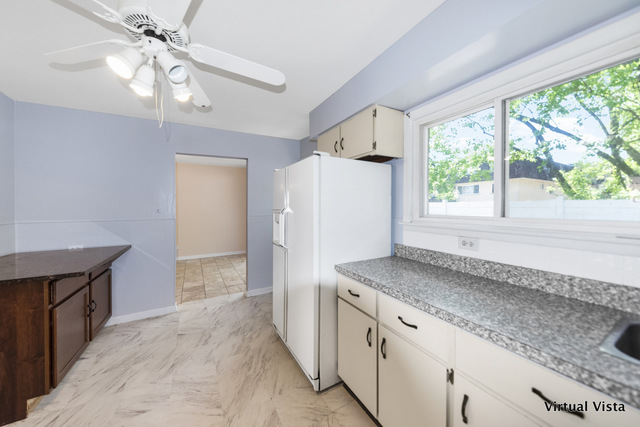 8854 Dee Road Des Plaines, IL 60016 - Photo 8 of 17