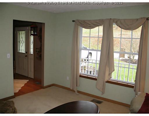 5 Sylvester Drive Winfield, WV 25213 - Photo 5 of 16 Living Room.