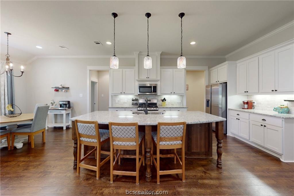 3007 Embers Loop Bryan, TX 77808 - Photo 5 of 27 Oversized island with seating