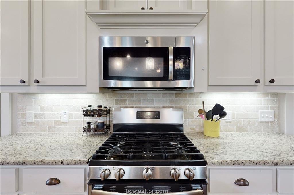 3007 Embers Loop Bryan, TX 77808 - Photo 10 of 27 Stainless-steel appliances