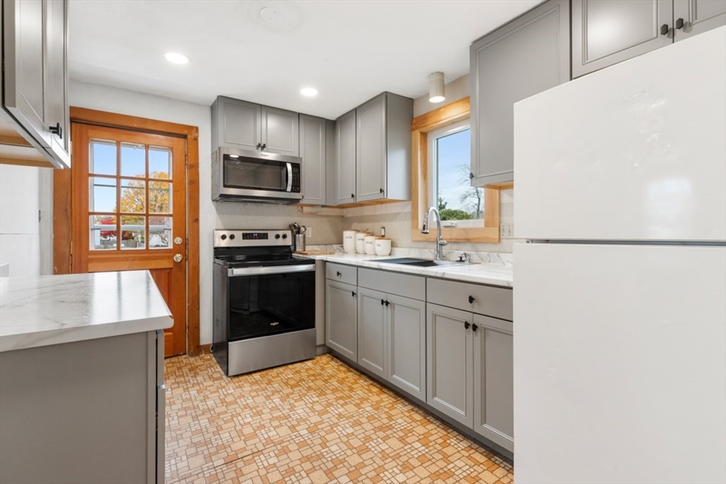 5 Hampshire Street Danvers, MA 01923 - Photo 29 of 35