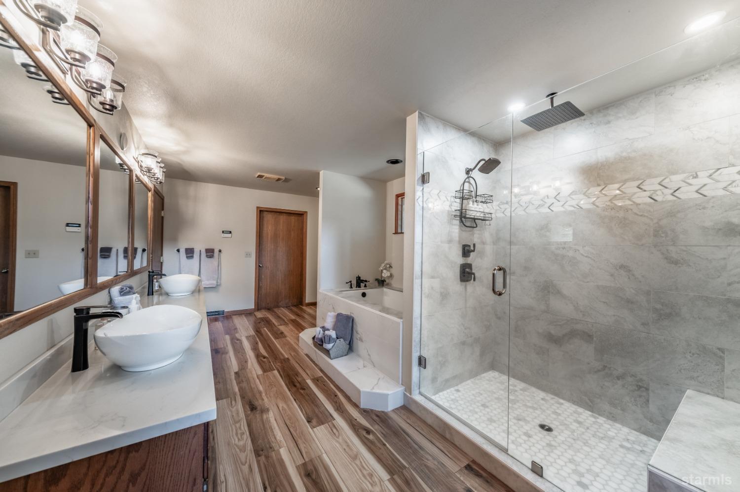 245 Hot Springs Road Markleeville, CA 96120 - Photo 12 of 34 Primary suite bath