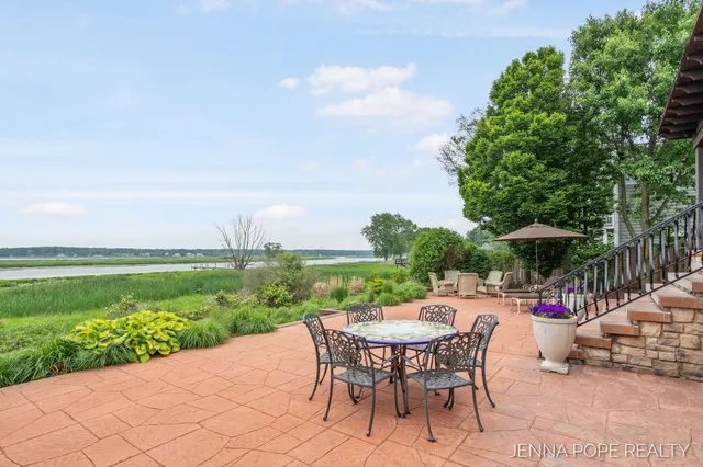 $1,199,900 | 15742 Grand Point Drive, Grand Haven, MI 49417