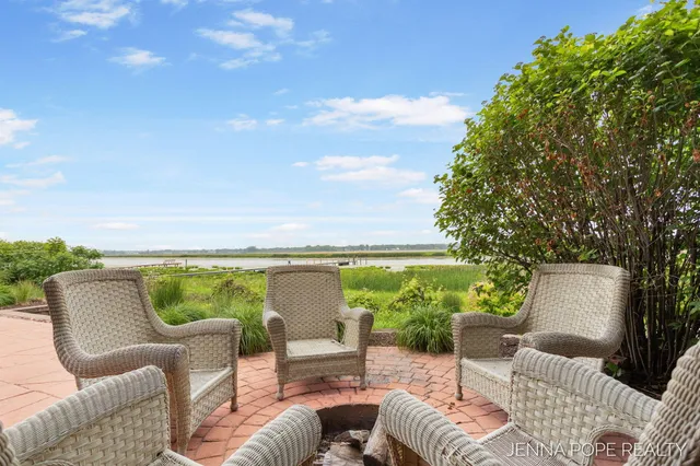 $1,199,900 | 15742 Grand Point Drive, Grand Haven, MI 49417