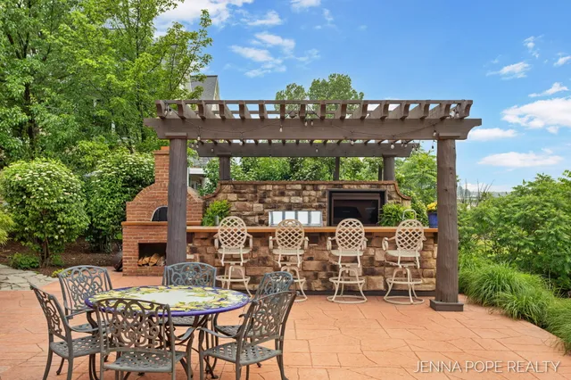 $1,199,900 | 15742 Grand Point Drive, Grand Haven, MI 49417