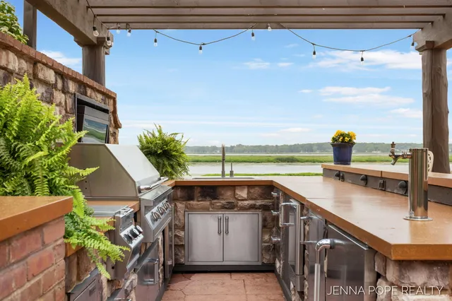 $1,199,900 | 15742 Grand Point Drive, Grand Haven, MI 49417