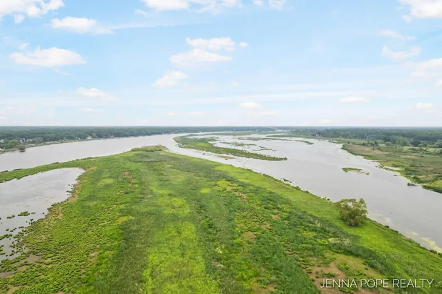 $1,199,900 | 15742 Grand Point Drive, Grand Haven, MI 49417