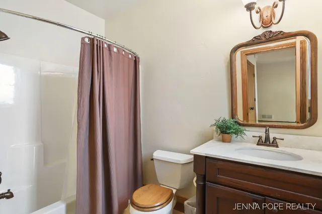 $1,199,900 | 15742 Grand Point Drive, Grand Haven, MI 49417