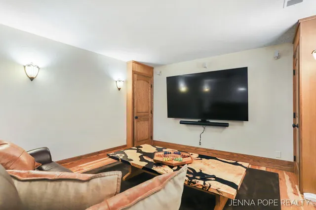 $1,199,900 | 15742 Grand Point Drive, Grand Haven, MI 49417