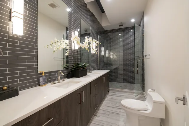 a view of outdoor space yard and porch