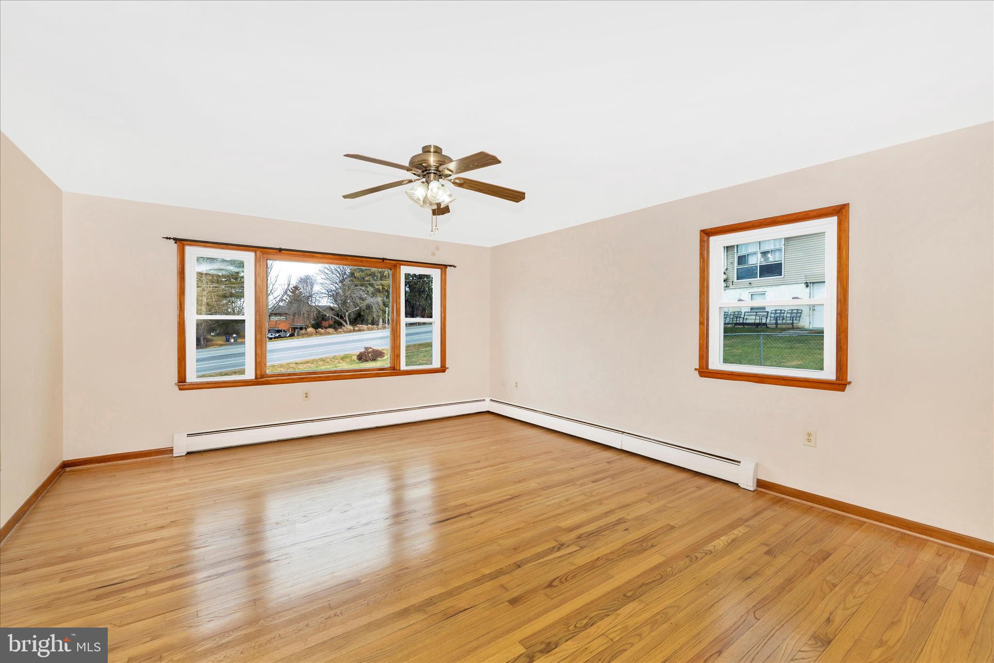 10223 Liberty Road Frederick, MD 21701 - Photo 5 of 51 Living Room