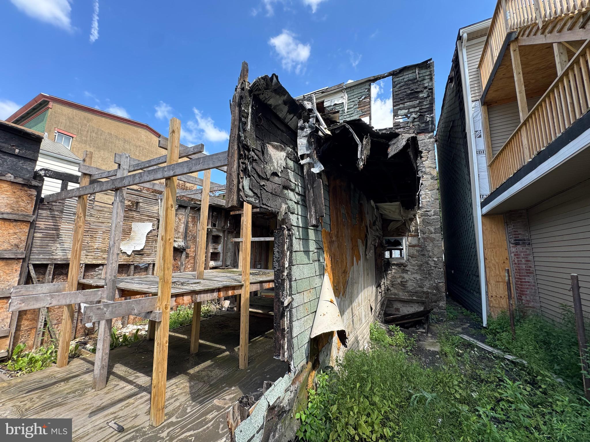 426 Centre Street Ashland, PA 17921 - Photo 44 of 78 a view of a chairs and table in a patio