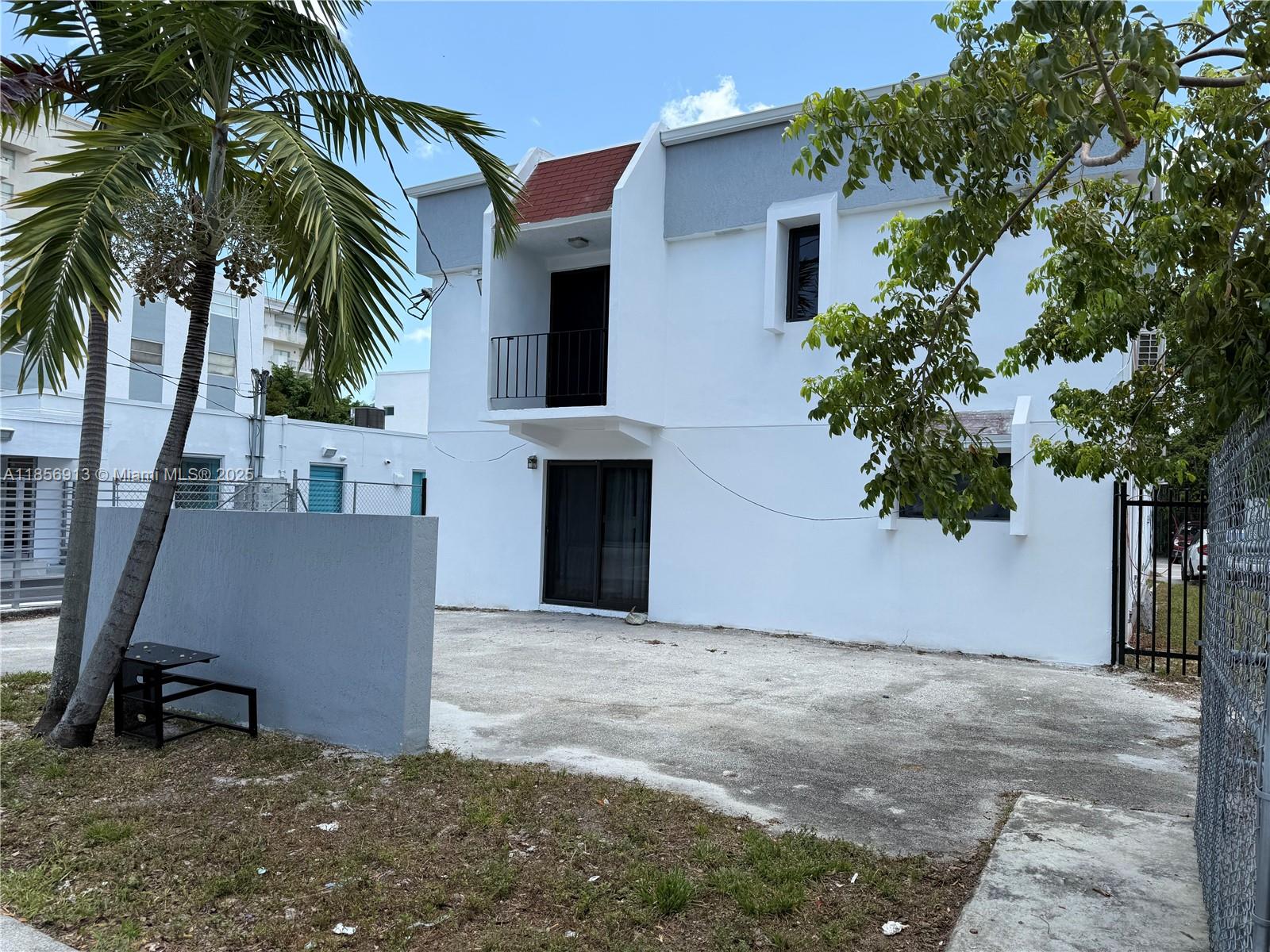 852 Southwest 1st Street, Unit 4 Miami, FL 33130 - Photo 15 of 17 a front view of a house with balcony