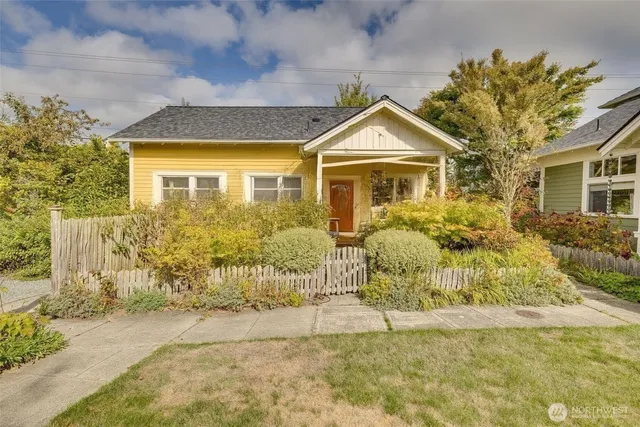 front view of house with a yard