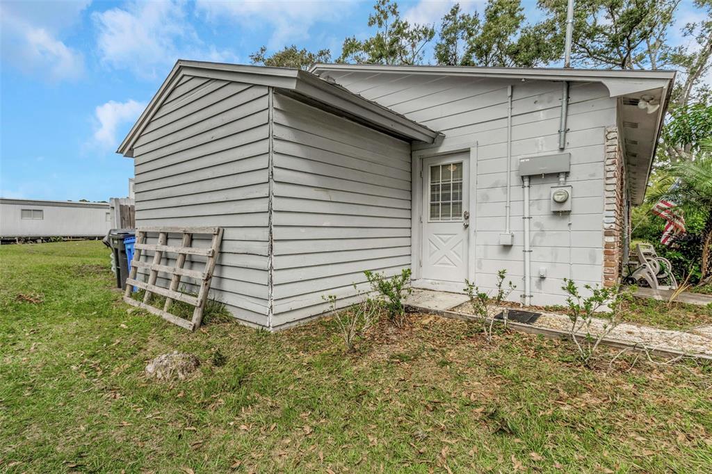17500 Marsh Road Lutz, FL 33558 - Photo 32 of 80 a backyard of a house with table and chairs