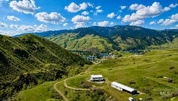 $899,900 | 252 Wingfield Lane, White Bird, ID 83554