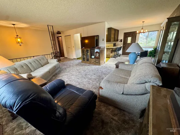 $899,900 | 252 Wingfield Lane, White Bird, ID 83554