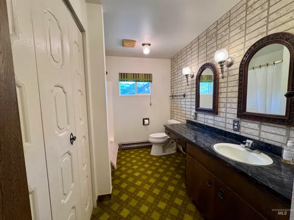 $899,900 | 252 Wingfield Lane, White Bird, ID 83554