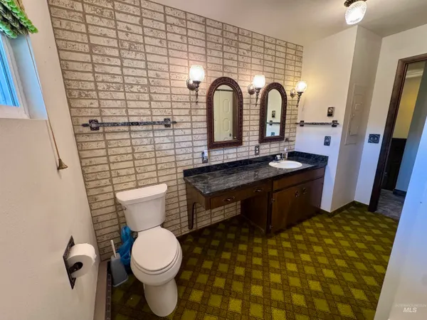 $899,900 | 252 Wingfield Lane, White Bird, ID 83554