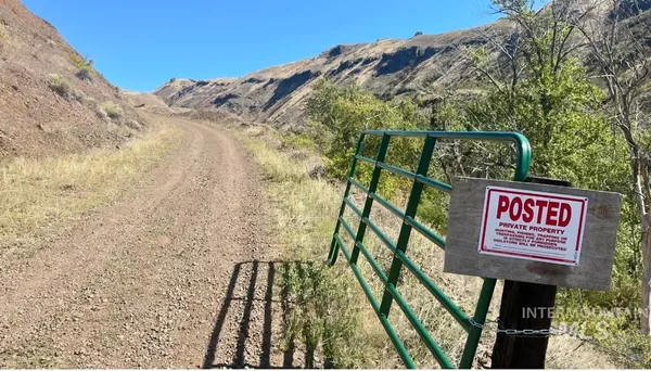 $899,900 | 252 Wingfield Lane, White Bird, ID 83554