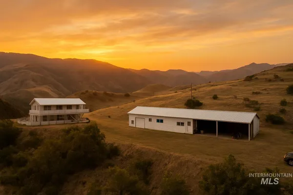 $899,900 | 252 Wingfield Lane, White Bird, ID 83554