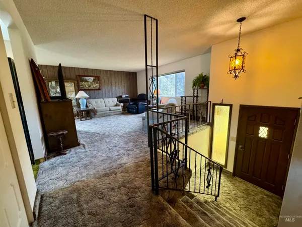 $899,900 | 252 Wingfield Lane, White Bird, ID 83554