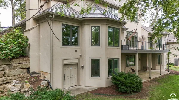 $1,270,000 | 204 Fall Creek Road, Lawrence, KS 66049