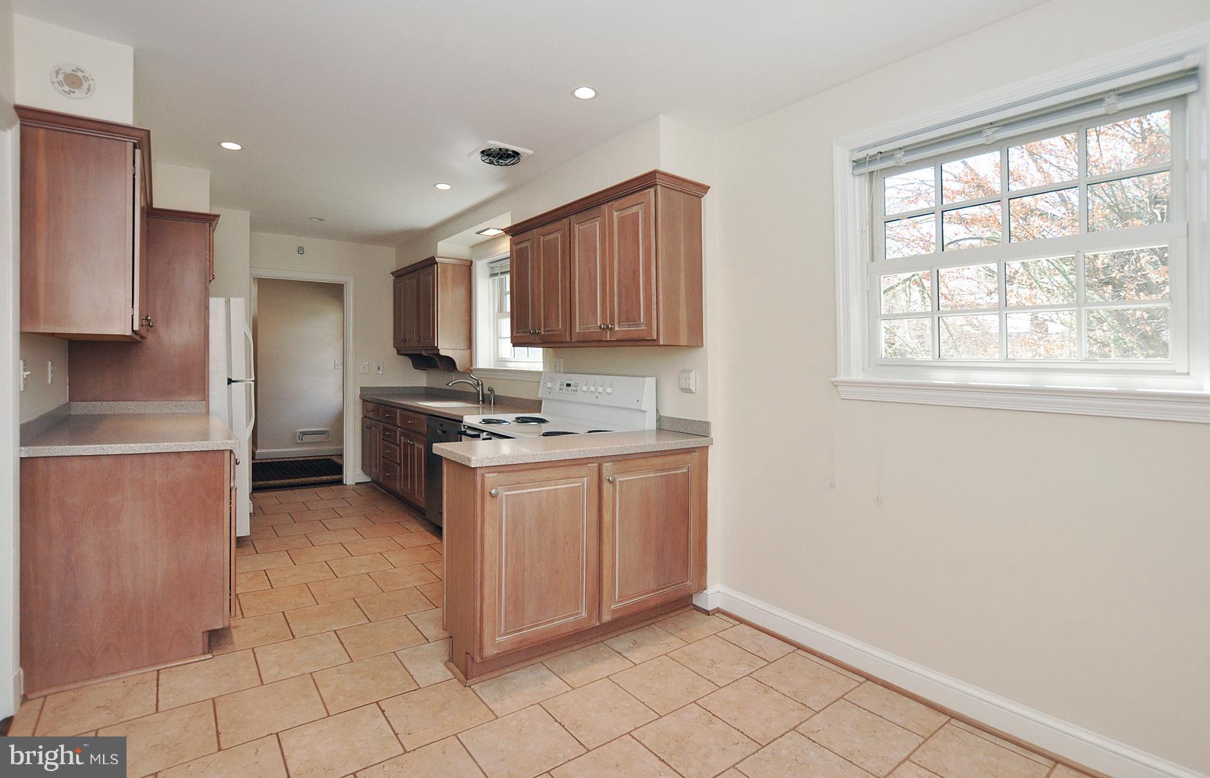 5715 Ogden Road Bethesda, MD 20816 - Photo 17 of 30 Kitchen; Table Space