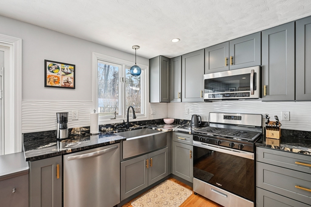 265 Manning Street Hudson, MA 01749 - Photo 3 of 42