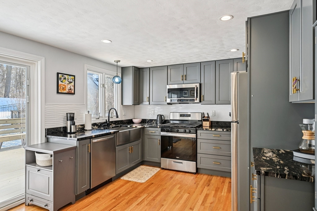 265 Manning Street Hudson, MA 01749 - Photo 4 of 42