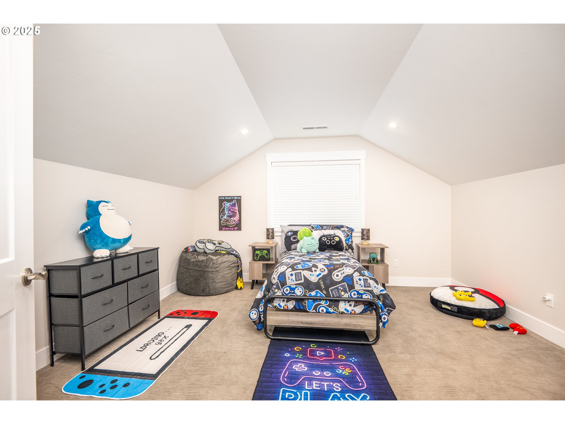 2355 Pioneer Pike Eugene, OR 97401 - Photo 4 of 29 a living room with furniture and a rug