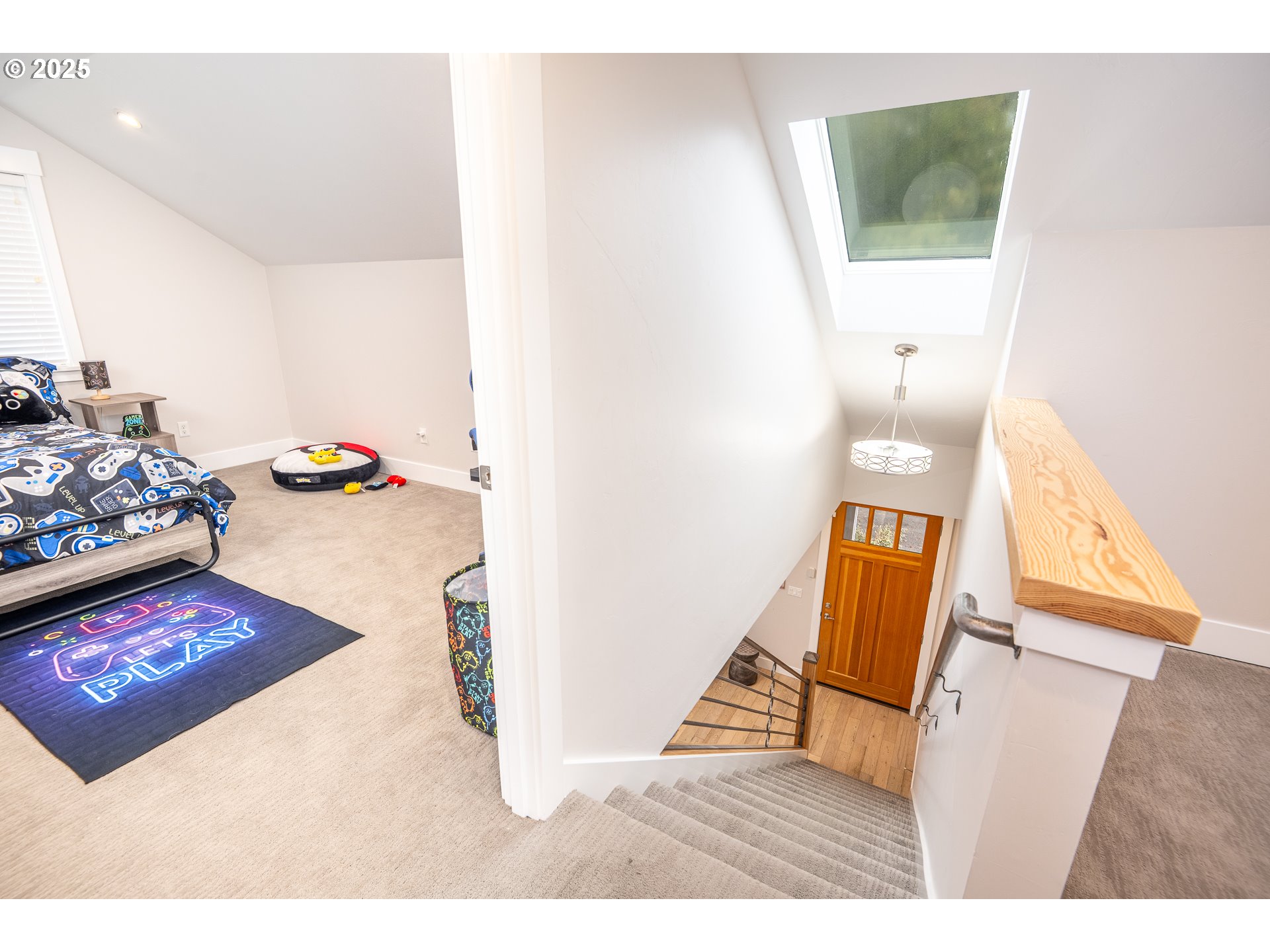 2355 Pioneer Pike Eugene, OR 97401 - Photo 6 of 29 a living room with furniture and a rug