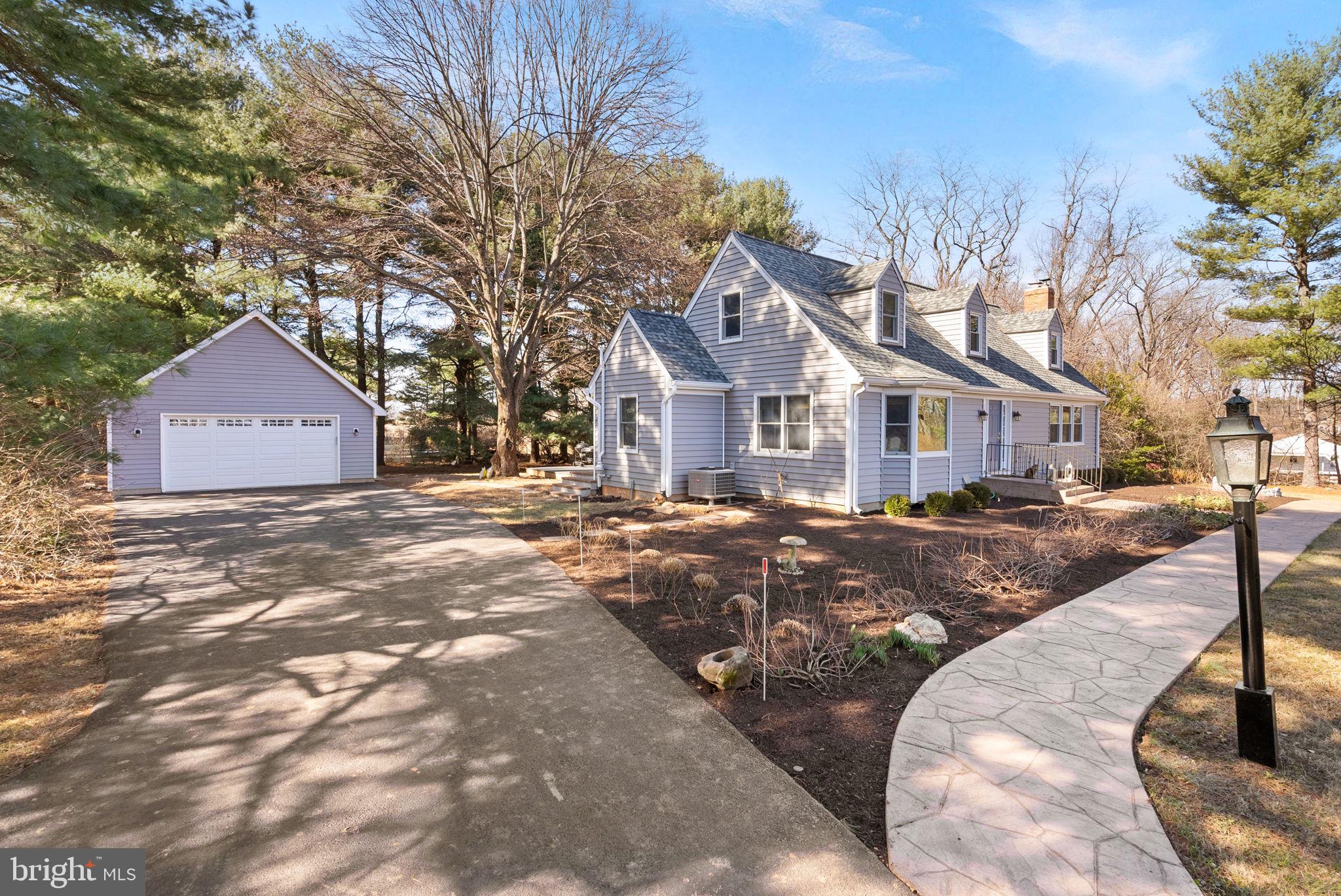21030 Peach Tree Road Dickerson, MD 20842 - Photo 2 of 64 Curb appeal galore!