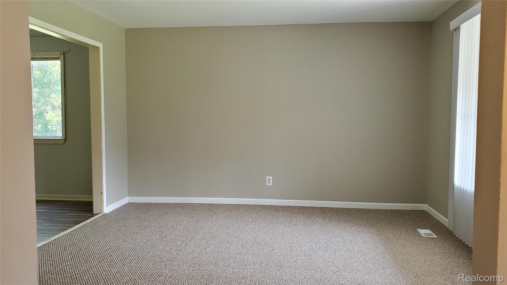 1198 Stonehenge Road Flint, MI 48532 - Photo 15 of 18 20190725_130831.jpg