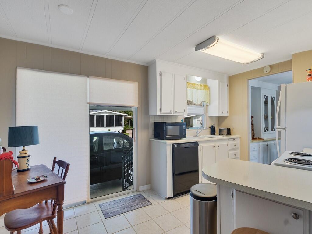 174 Northeast Emerald Drive Jensen Beach, FL 34957 - Photo 15 of 38 Image00021