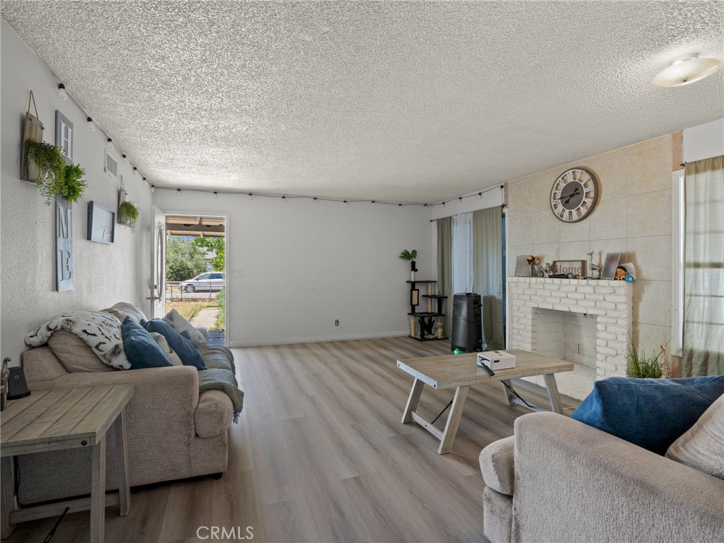 2795 West Victoria Street Rialto, CA 92376 - Photo 11 of 28