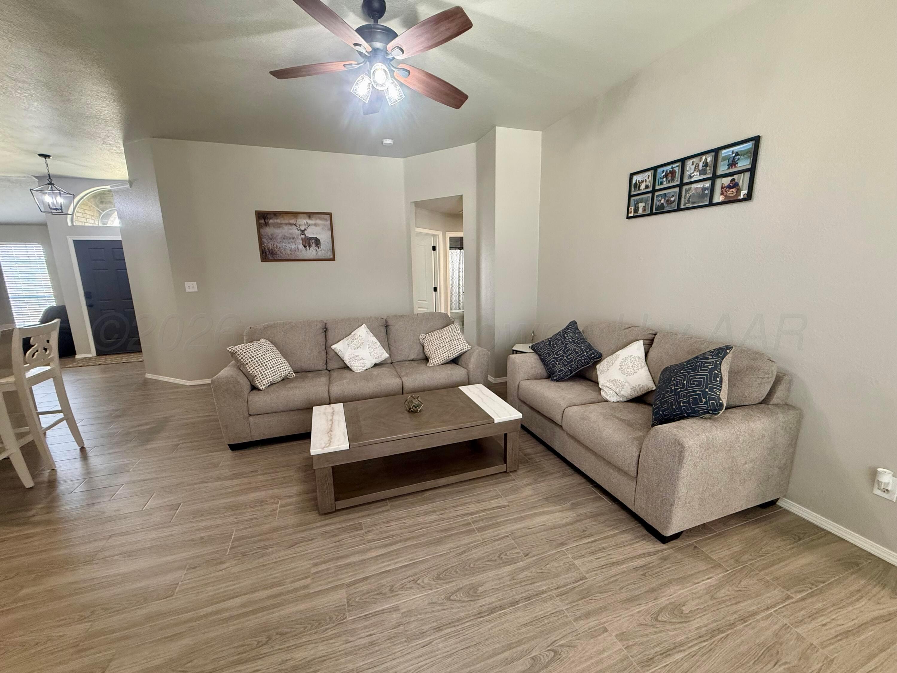1007 Pagoda Drive Amarillo, TX 79110 - Photo 3 of 30 Living Room