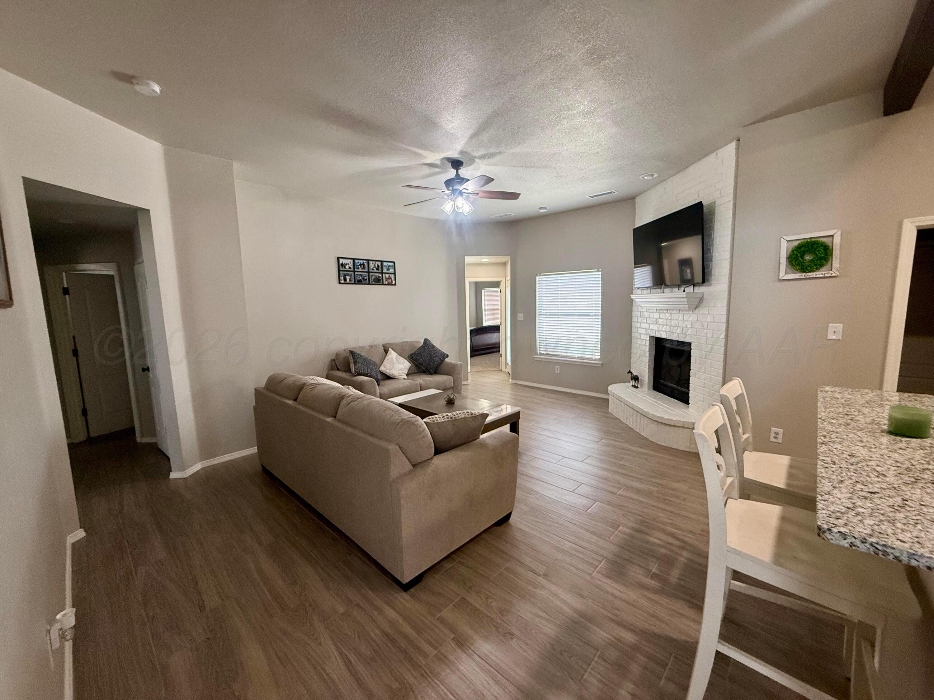 1007 Pagoda Drive Amarillo, TX 79110 - Photo 4 of 30 Living Room