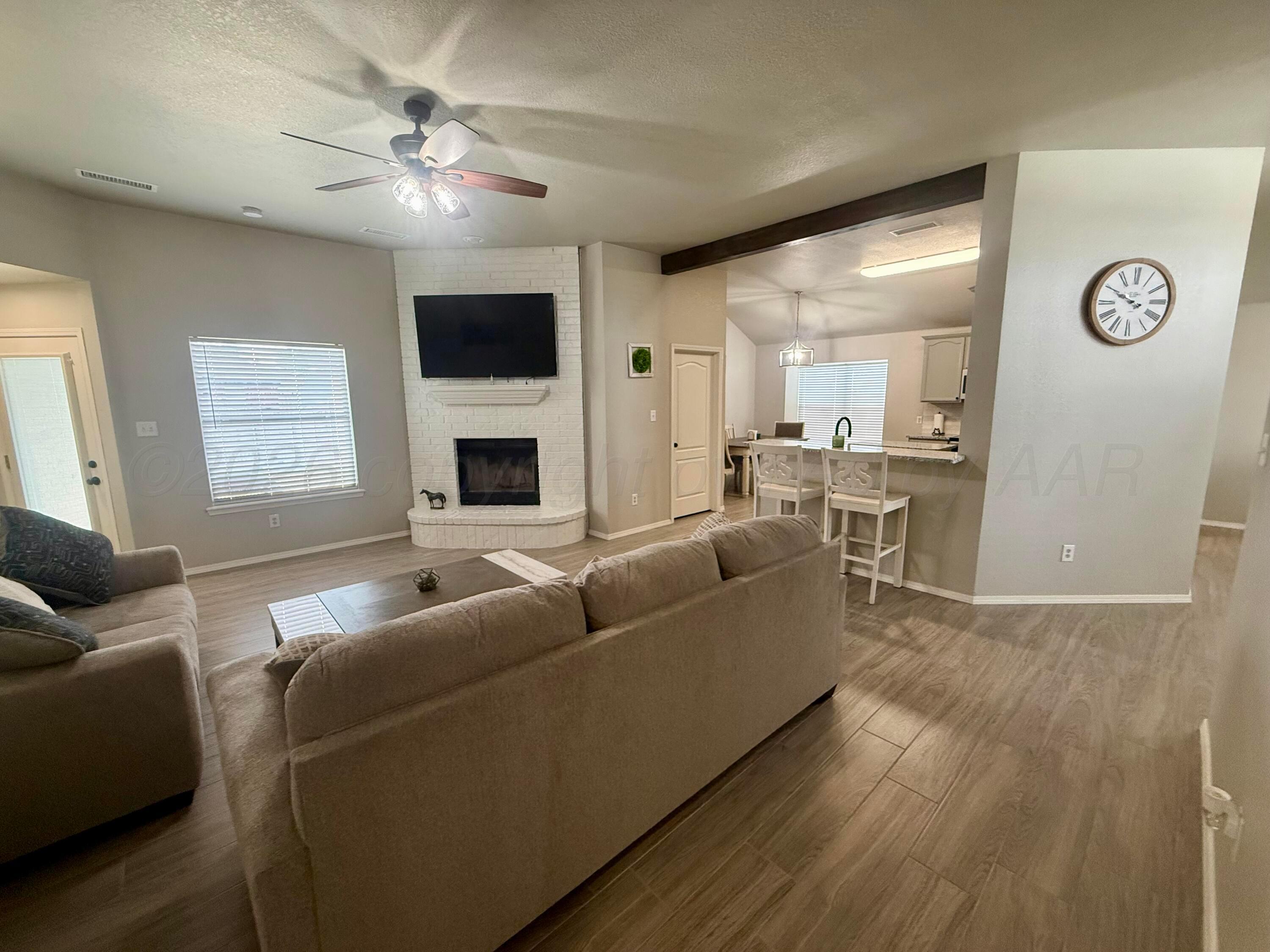 1007 Pagoda Drive Amarillo, TX 79110 - Photo 5 of 30 Living Room
