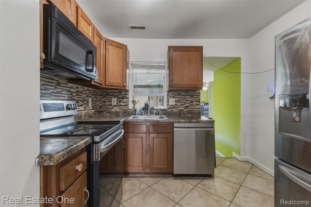 28151 Cherry Street Inkster, MI 48141 - Photo 7 of 18