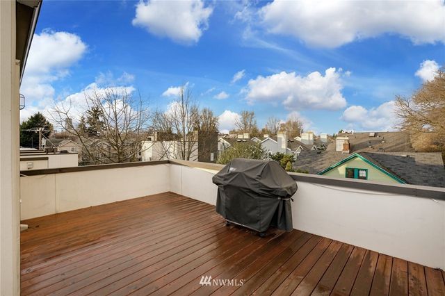a view of a terrace with sky view