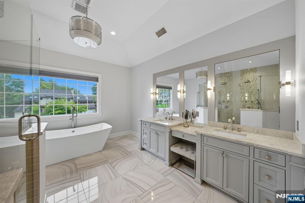 146 Stuart Street Paramus, NJ 07652 - Photo 25 of 45